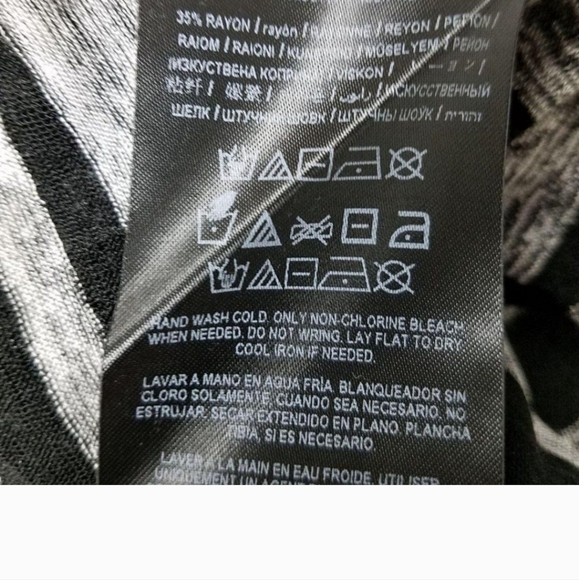 Guess Men's Long Sleeves Shirt.  Size Small. New With tags $89. - Picture 6 of 6